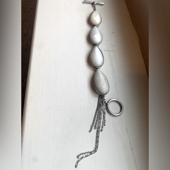 Kenneth Cole Reaction iridescent pearl with silver teardrop bracelet - Picture 3 of 6